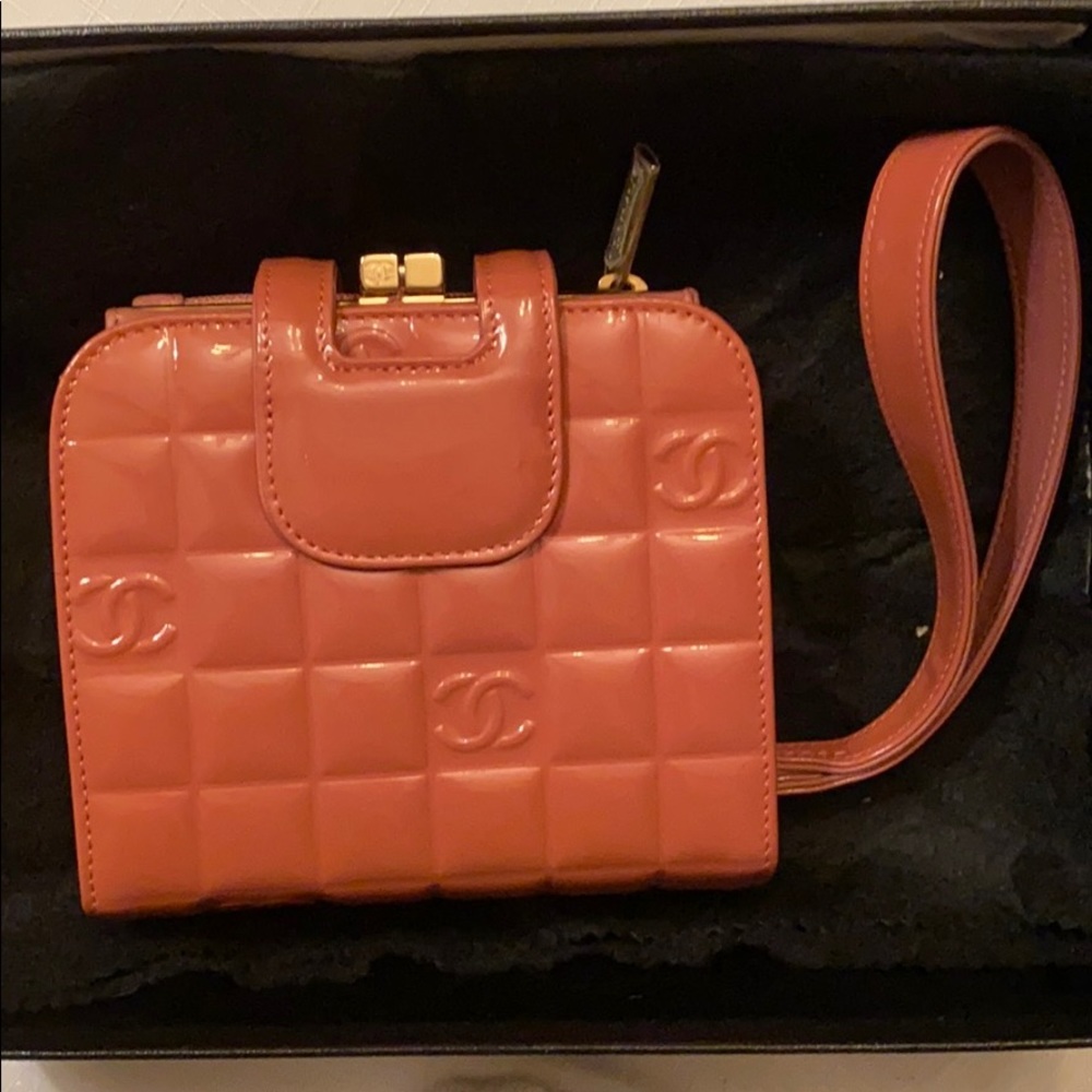 CHANEL VTG PINK CHOCOLATE BAR WRISTLET WALLET BAG BARBIECORE ⭐️⭐️⭐️⭐️⭐️ - Picture 14 of 15